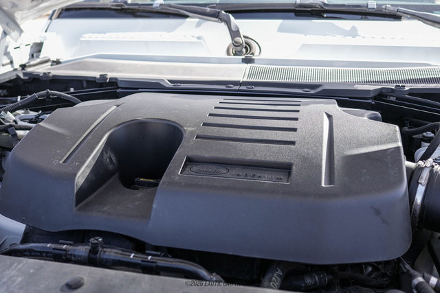 Used 2023 Land Rover Defender 90 X-Dynamic SE image 19