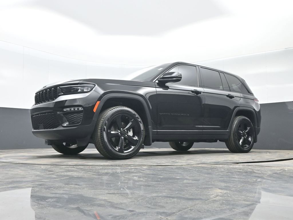 Used 2025 Jeep Grand Cherokee Limited w/ Black Appearance Package image 34