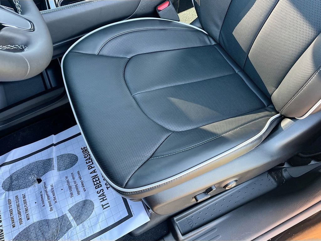New 2027 Chrysler Pacifica Limited FWD image 19