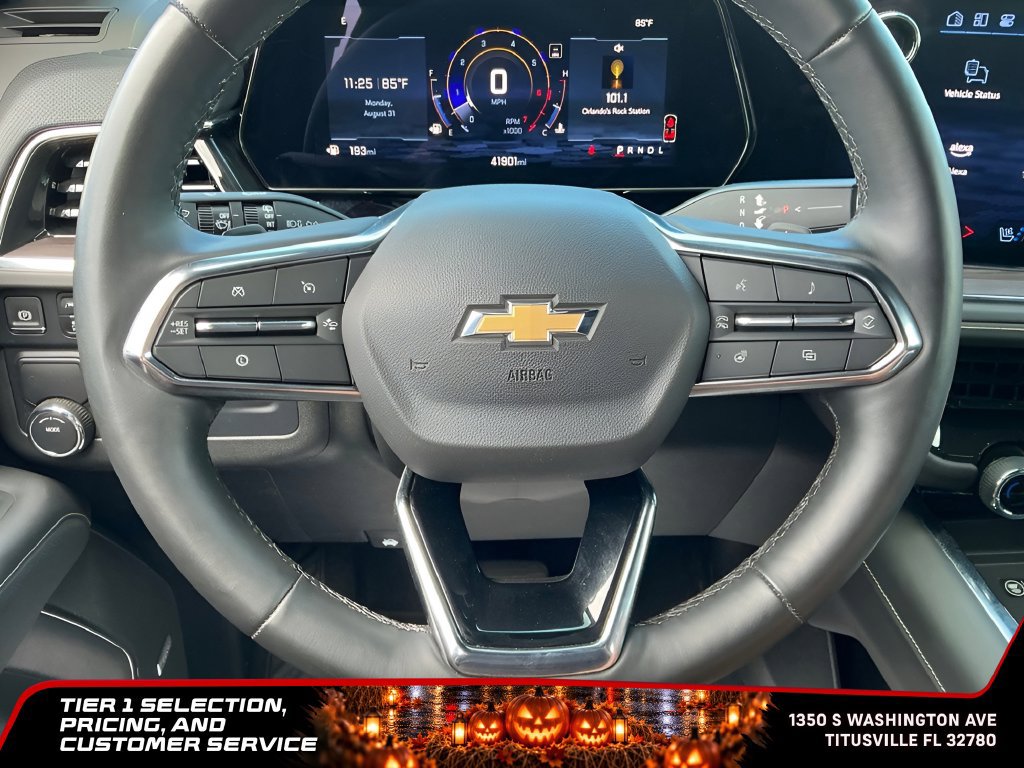 Used 2025 Chevrolet Suburban Premier RWD image 35