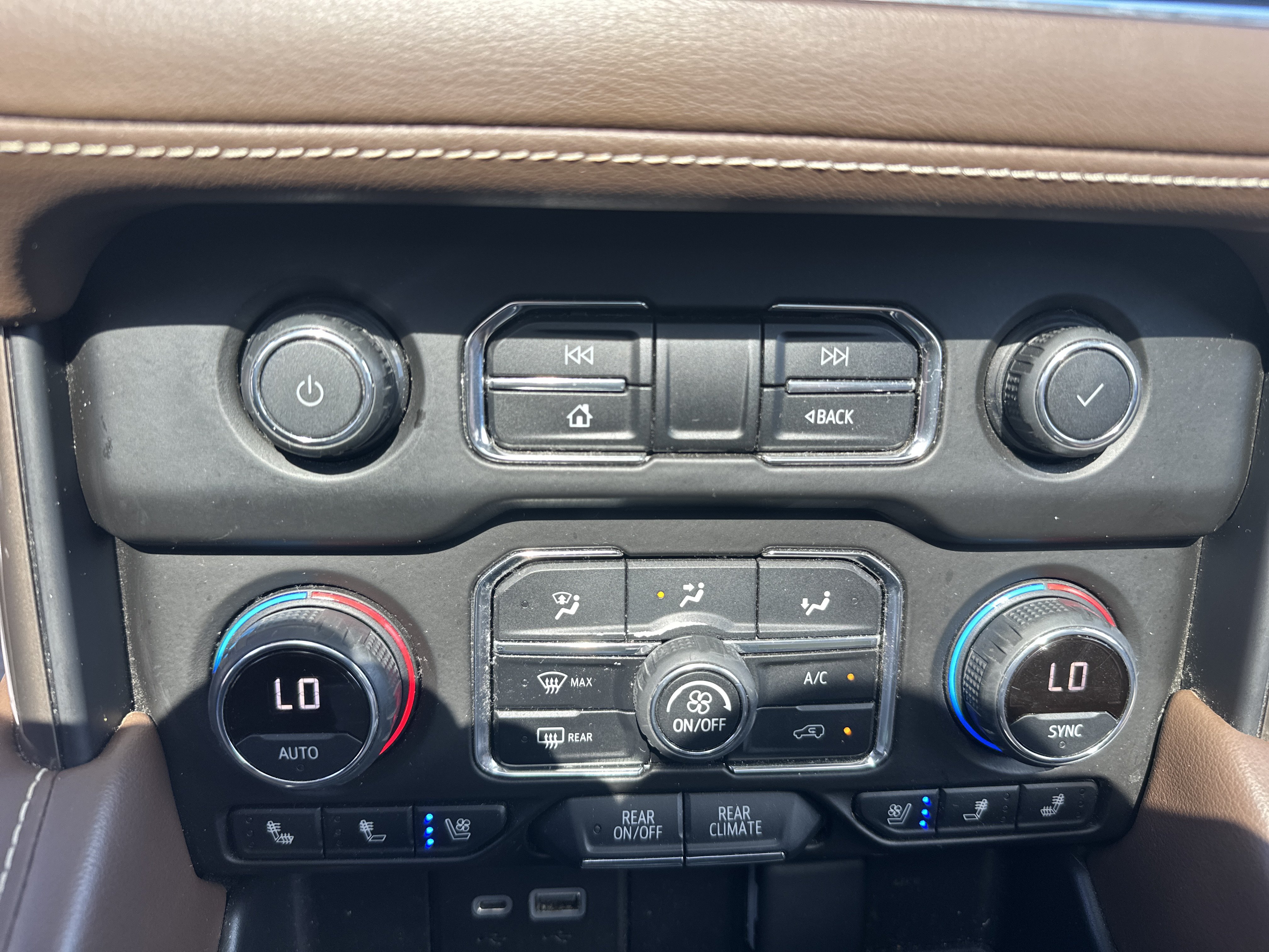 Used 2021 Chevrolet Suburban High Country w/ Premium Package AWD/4WD image 22