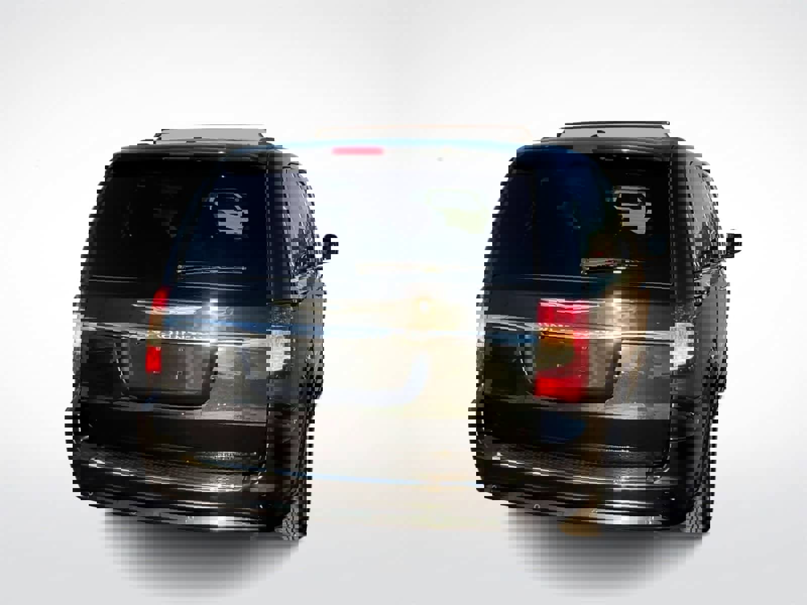 Used 2015 Chrysler Town & Country Touring-L w/ Driver Convenience Group image 7