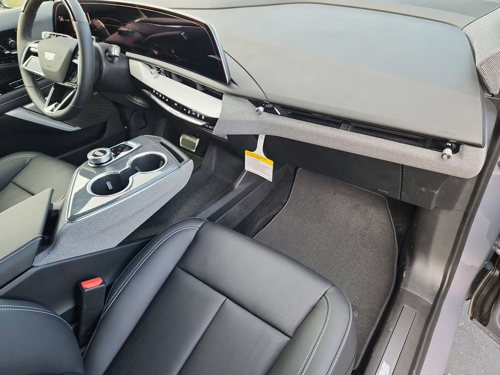 New 2026 Cadillac Optiq Luxury 2 image 12