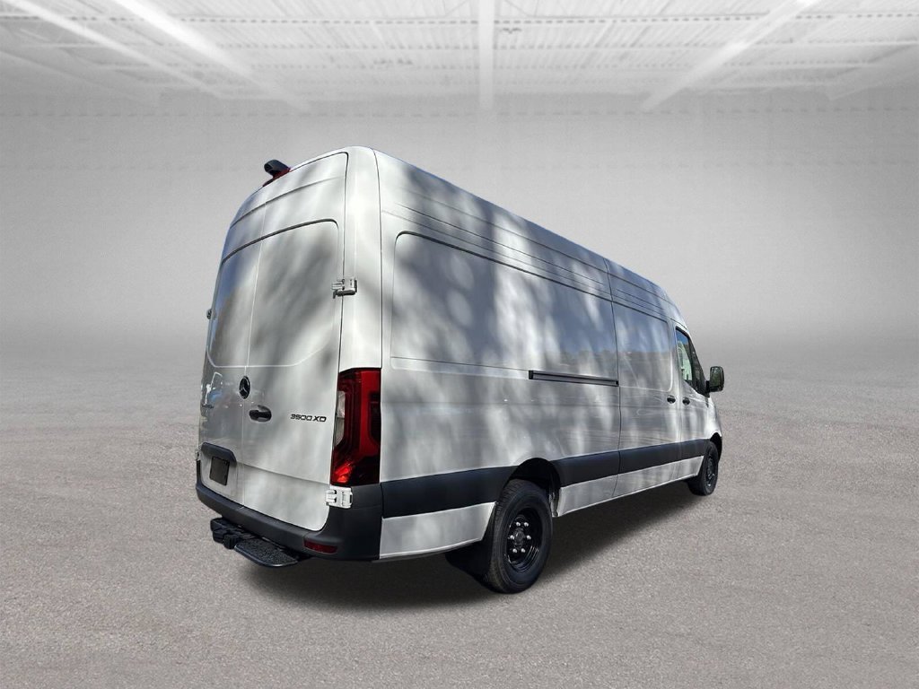 Used 2024 Mercedes-Benz Sprinter 3500 image 5