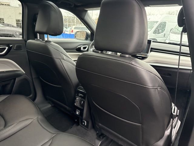 Certified 2025 Jeep Compass Limited w/ Sun & Sound Group image 25