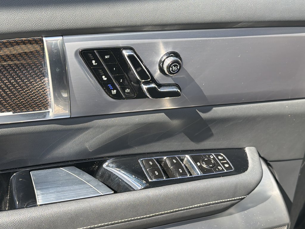 Certified 2026 Cadillac Vistiq Luxury AWD/4WD image 22