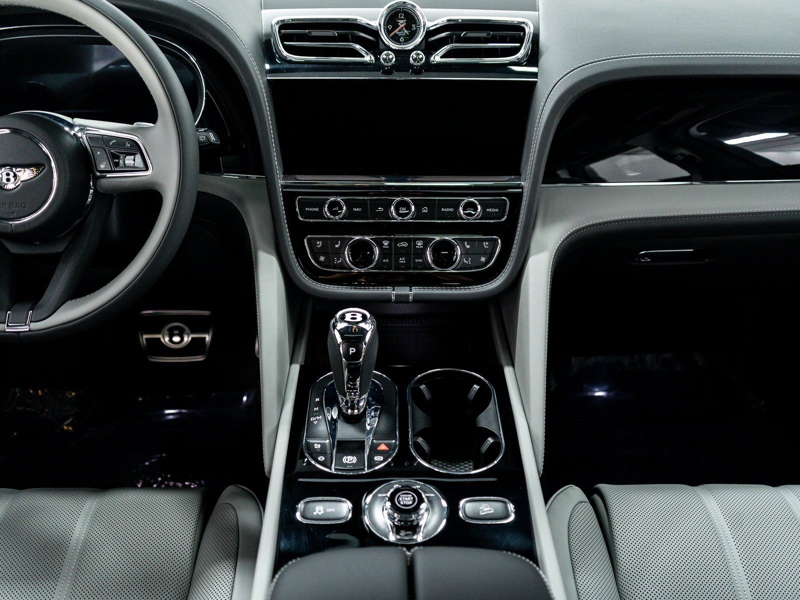 New 2025 Bentley Bentayga Extended Wheelbase image 31