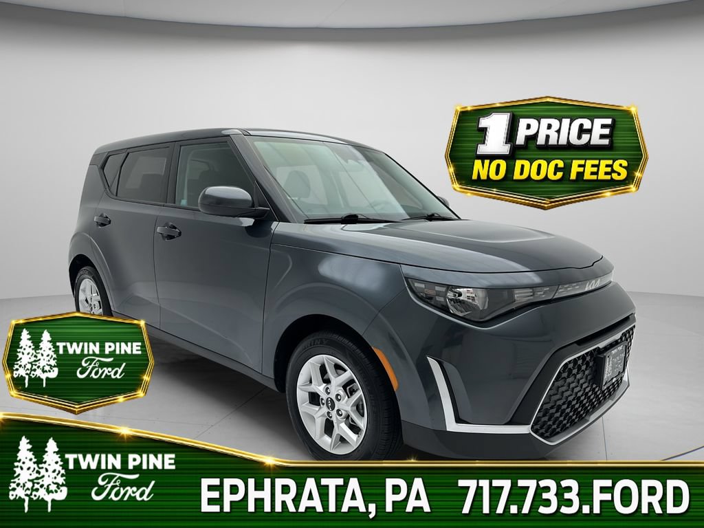 Used 2025 Kia Soul LX w/ LX Technology Package FWD image 1