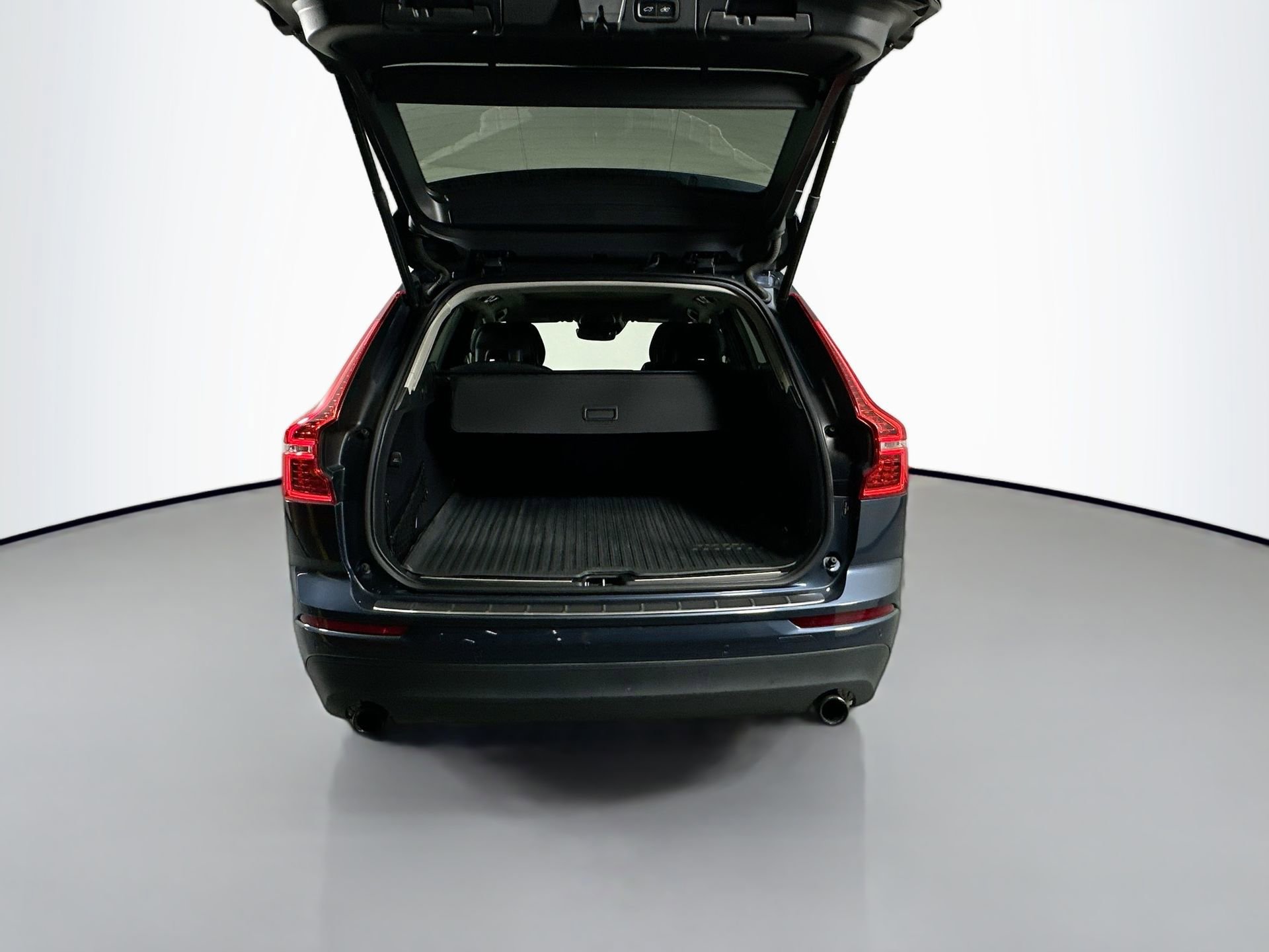 Certified 2018 Volvo XC60 T5 Momentum w/ Convenience Package image 26