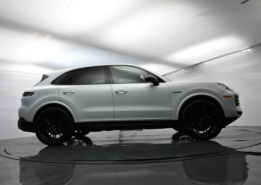 Certified 2024 Porsche Cayenne AWD/4WD image 54