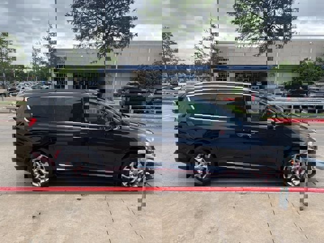 Used 2019 Chrysler Pacifica Touring-L Plus w/ Advanced Safetytec Group image 5