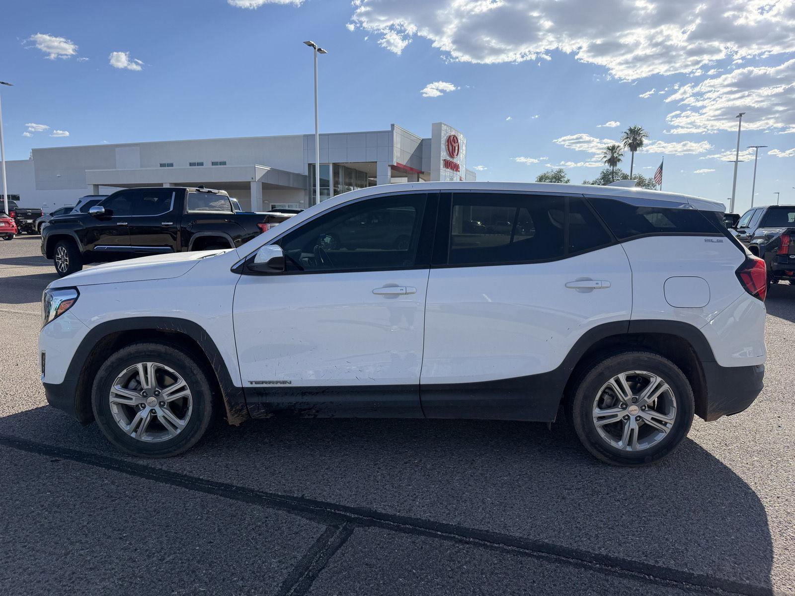 Used 2020 GMC Terrain SLE FWD image 2