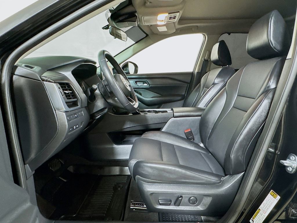 Used 2024 Nissan Rogue SV w/ SV Premium Package FWD image 18