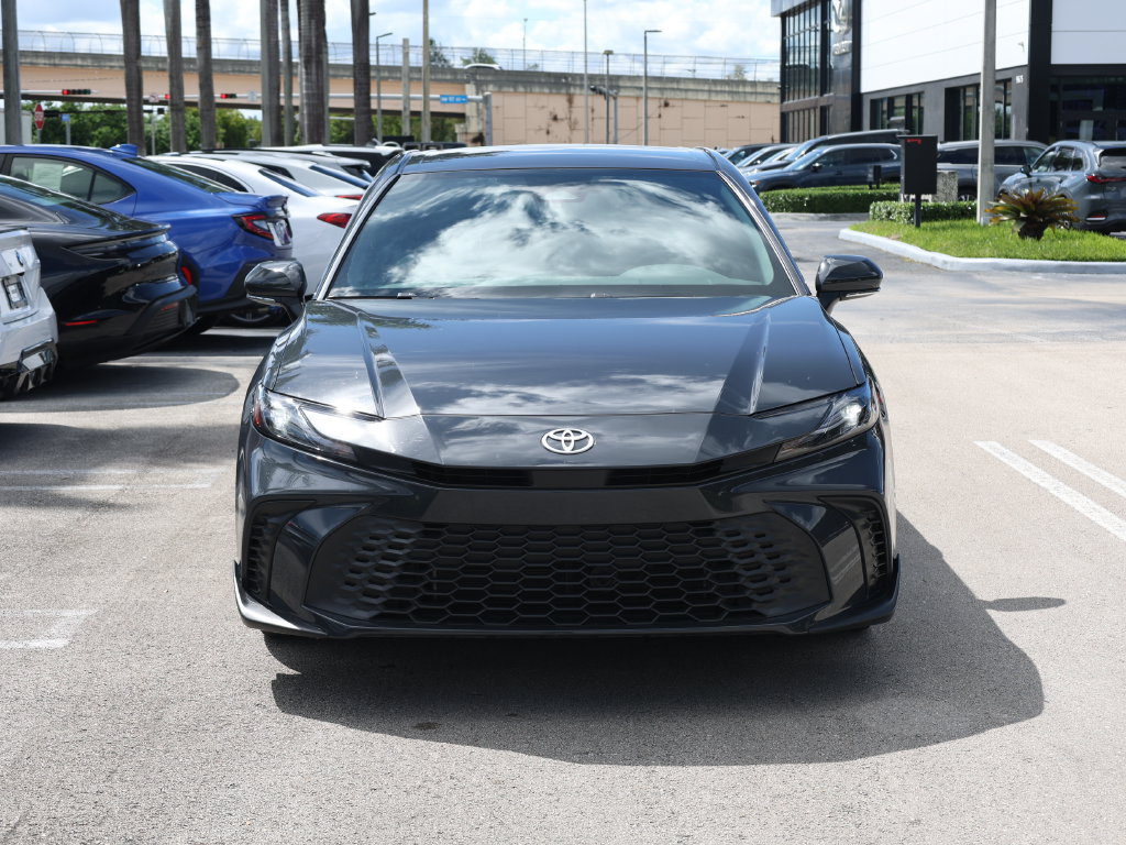 Used 2025 Toyota Camry SE w/ Convenience Package FWD image 3