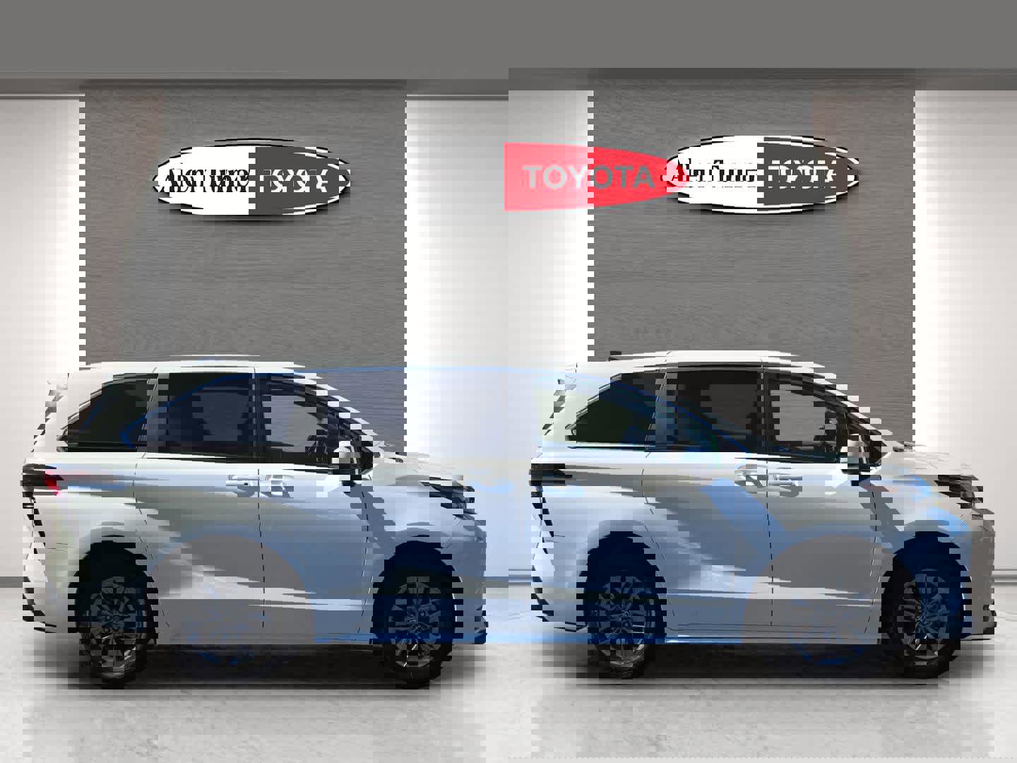 Used 2024 Toyota Sienna LE image 5