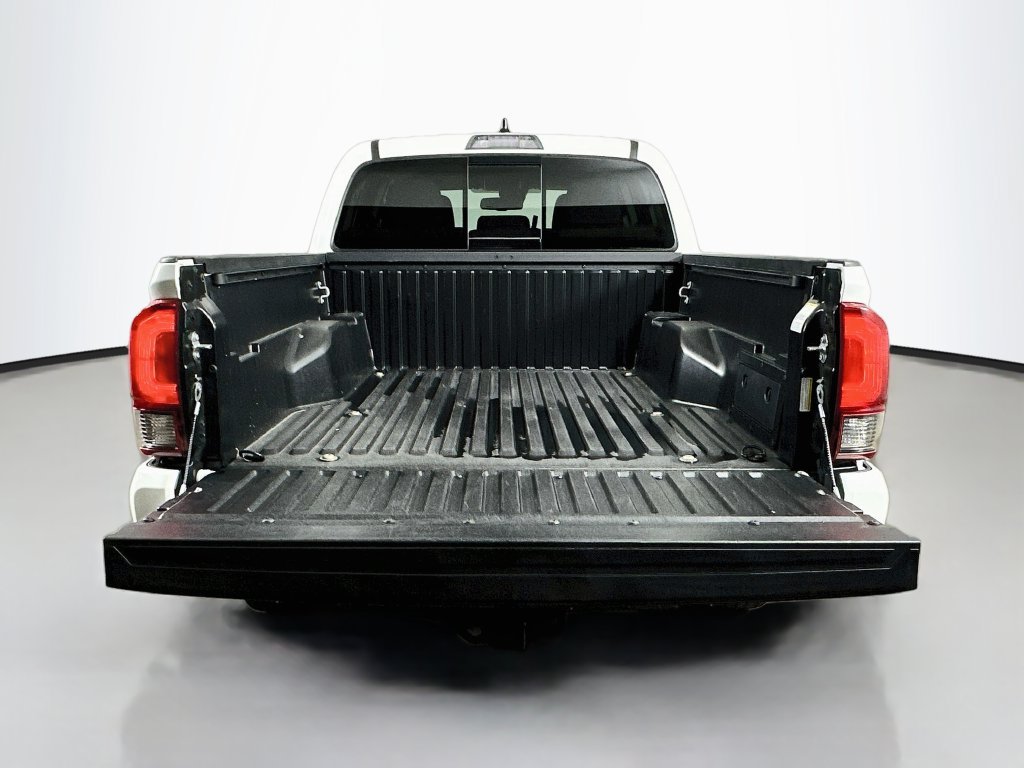Used 2022 Toyota Tacoma SR5 w/ Technology Package RWD image 36