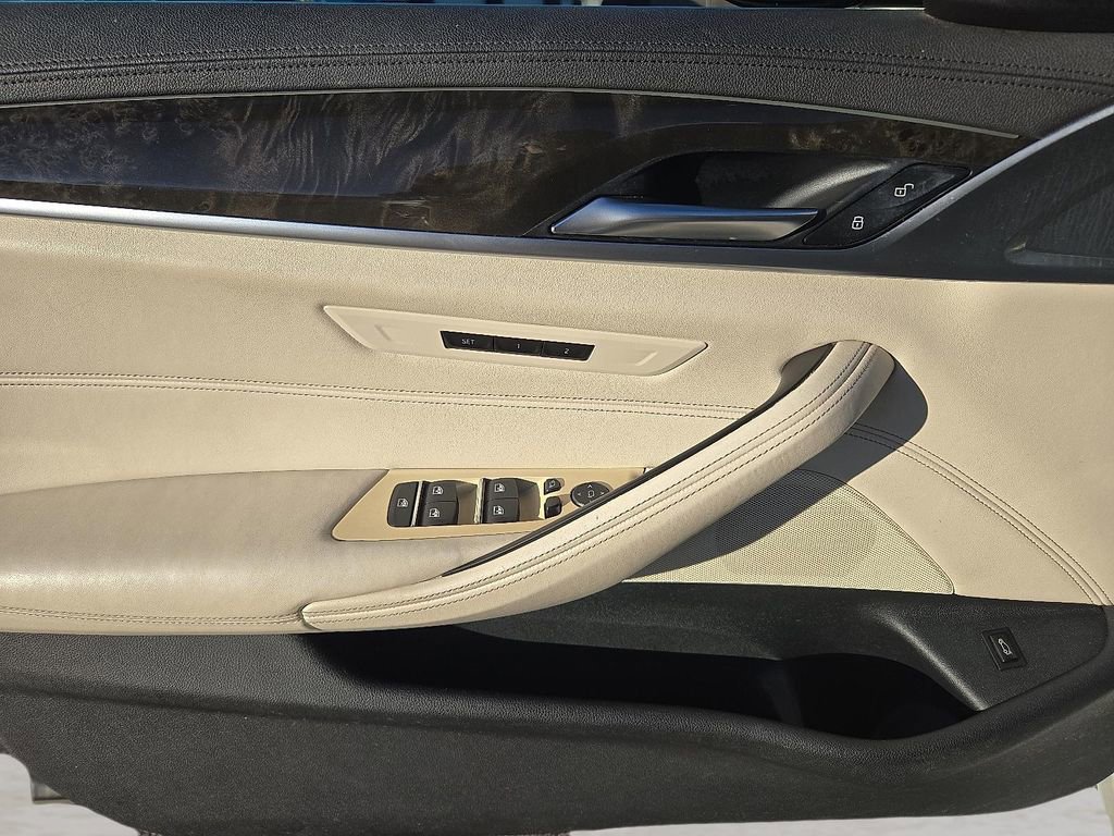 Used 2017 BMW 530i xDrive image 13