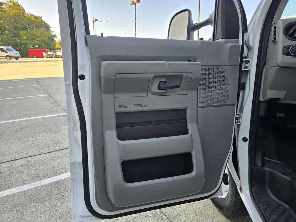 Used 2021 Ford E-450 and Econoline 450 Super Duty w/ Power Windows & Locks Group image 33