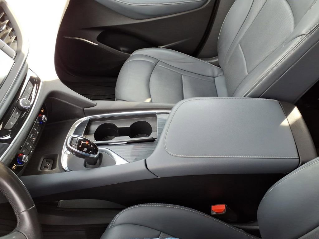 Used 2018 Buick Enclave Essence image 13