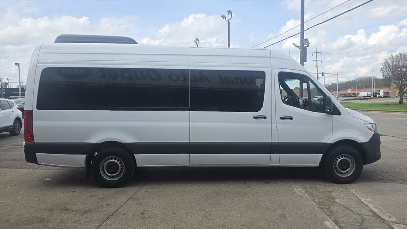 Used 2025 Mercedes-Benz Sprinter 2500 image 5
