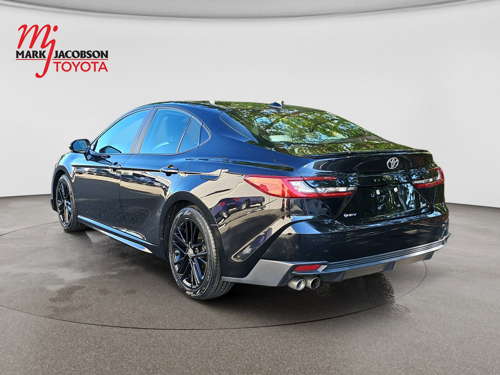 Used 2025 Toyota Camry SE FWD image 14