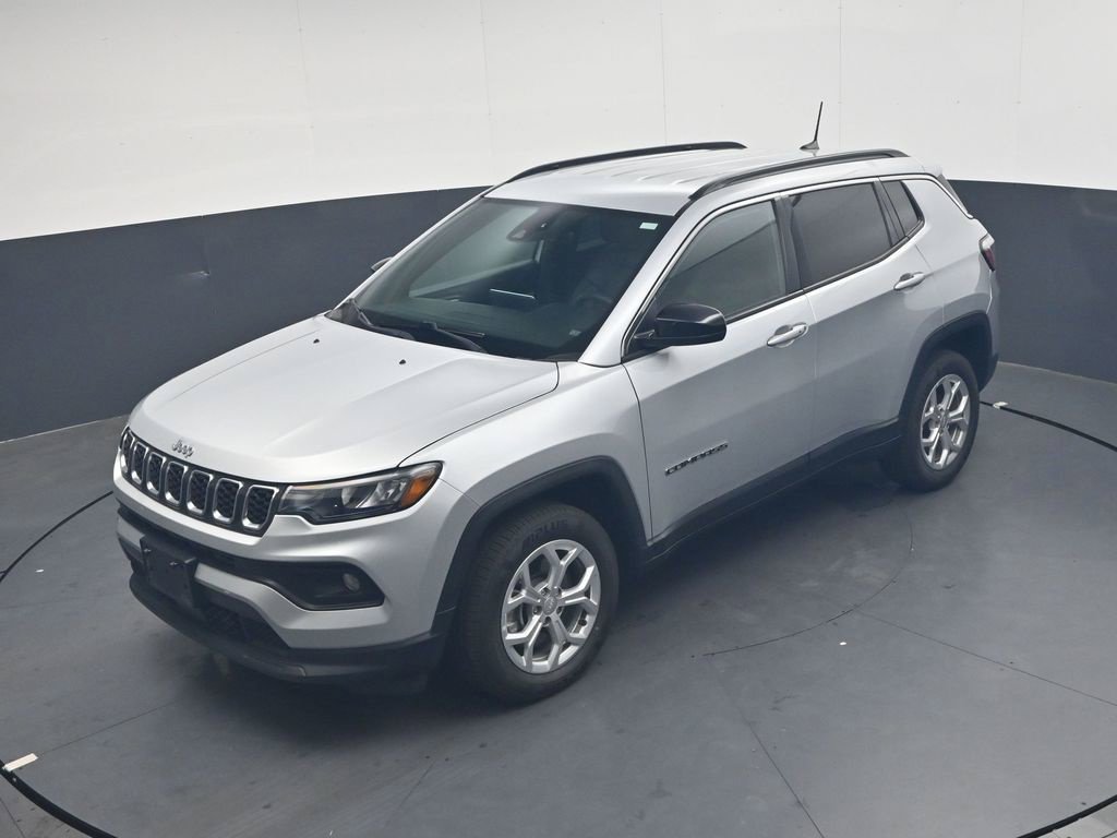 Used 2024 Jeep Compass Latitude AWD/4WD image 32