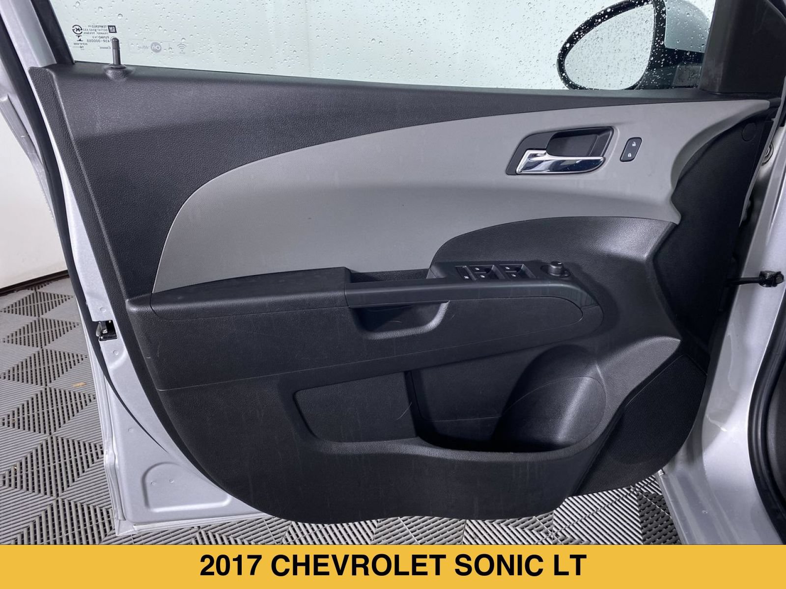 Certified 2017 Chevrolet Sonic LT FWD image 10