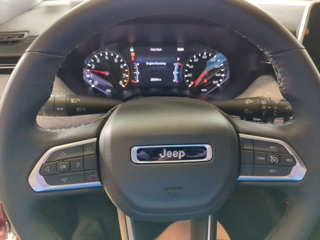 Used 2025 Jeep Compass Latitude image 5