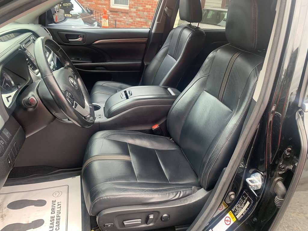 Used 2018 Toyota Highlander SE image 24
