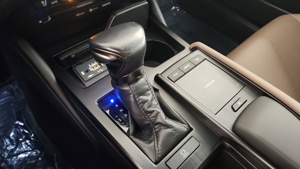 Used 2022 Lexus ES 250 w/ Premium Package AWD/4WD image 30