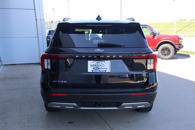 Certified 2025 Ford Explorer Active w/ Active Comfort Package AWD/4WD image 4
