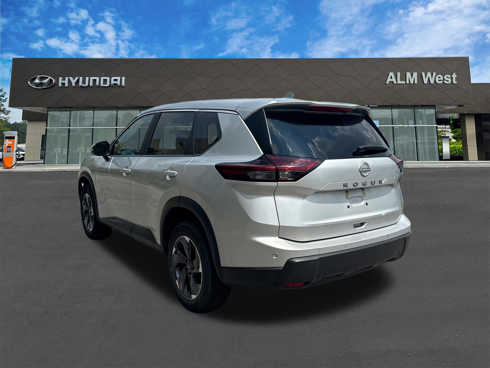 Used 2025 Nissan Rogue SV FWD image 7