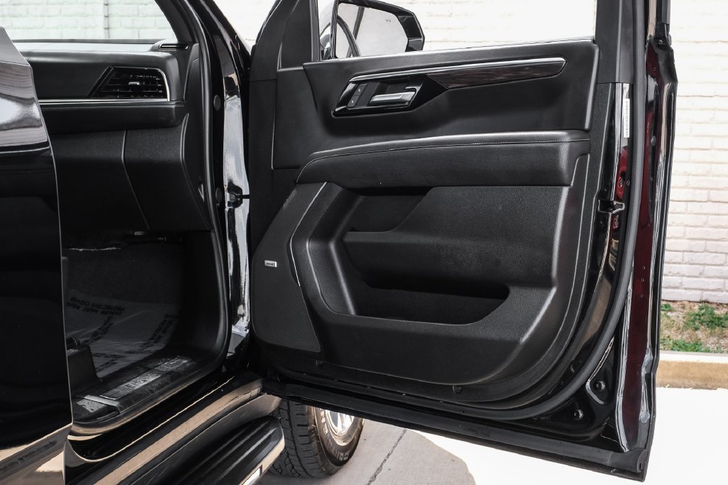 Used 2026 Chevrolet Suburban Premier AWD/4WD image 42
