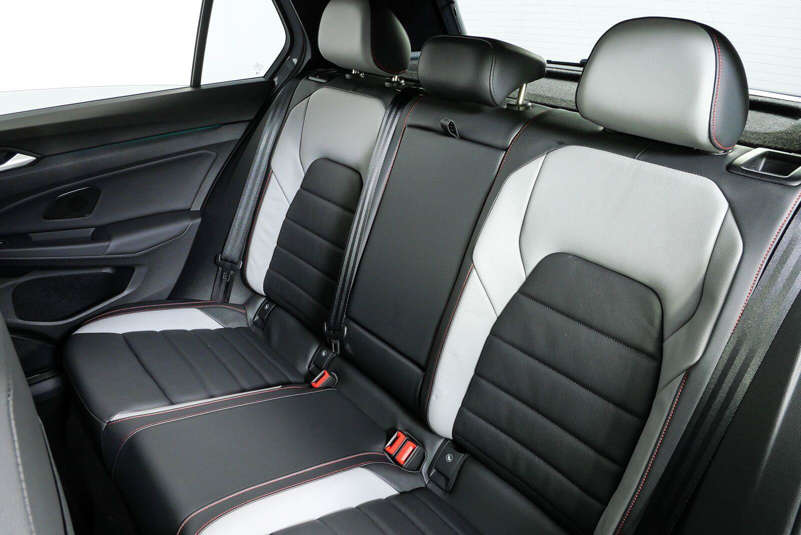 Used 2025 Volkswagen GTI SE FWD image 18