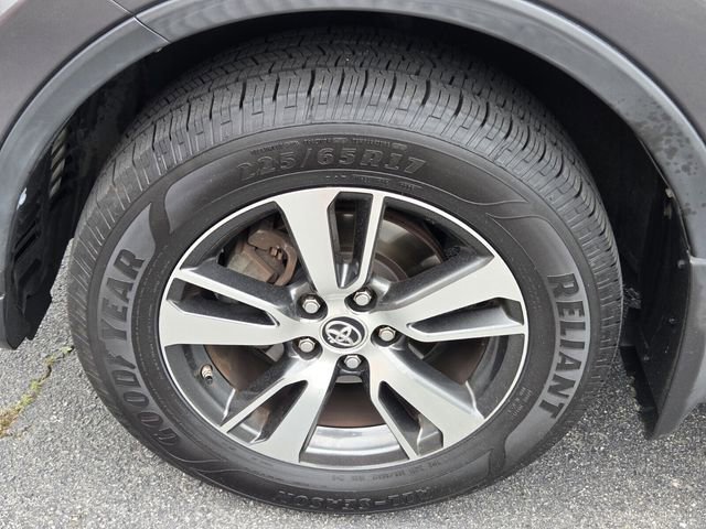 Used 2018 Toyota RAV4 XLE image 17