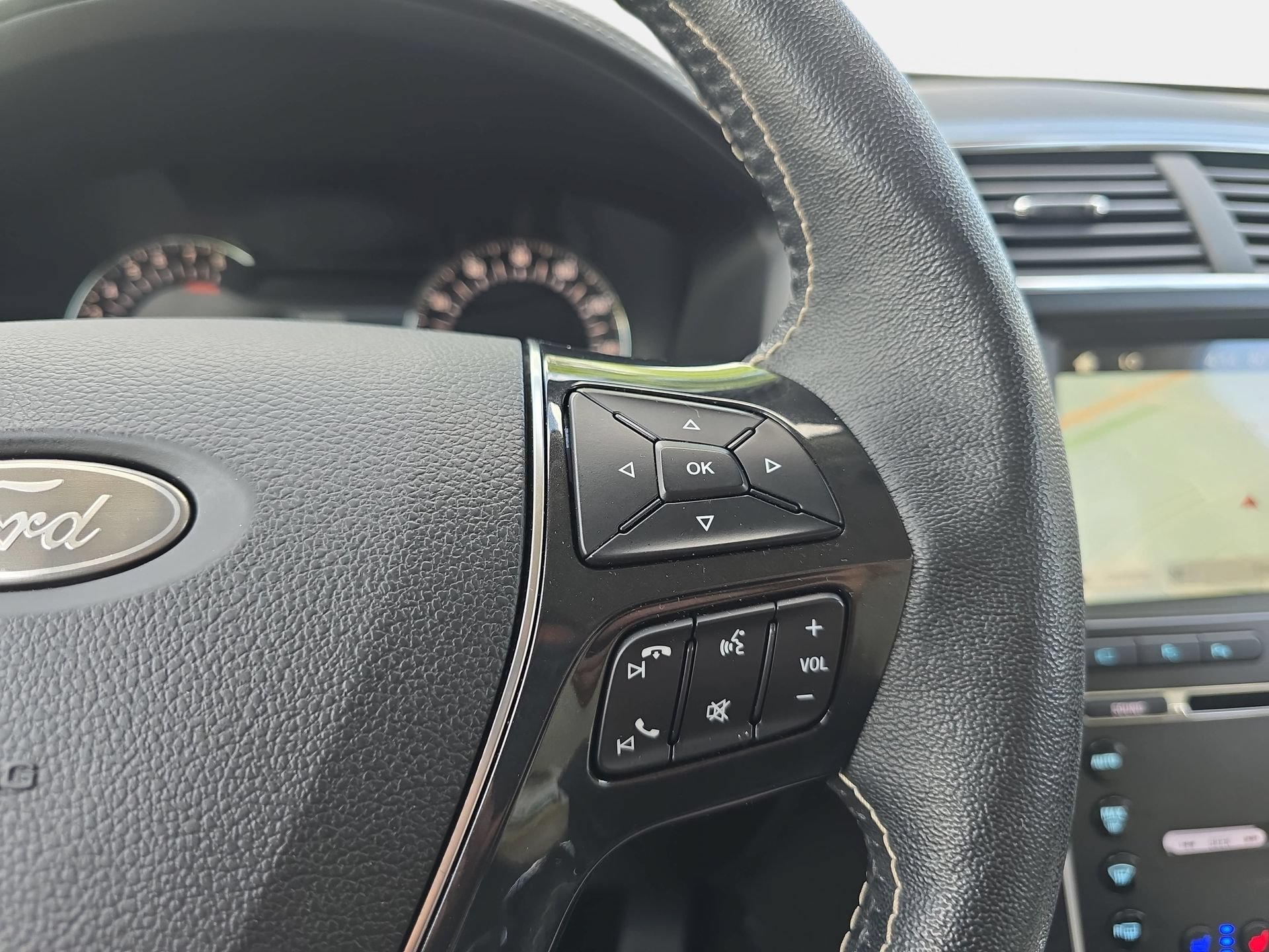 Used 2018 Ford Explorer Platinum AWD/4WD image 18