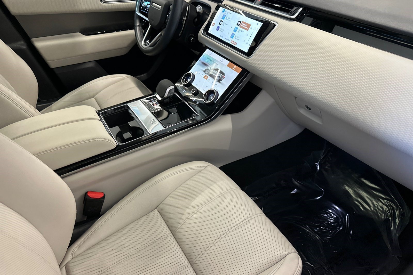 Used 2023 Land Rover Range Rover Velar S AWD/4WD image 34