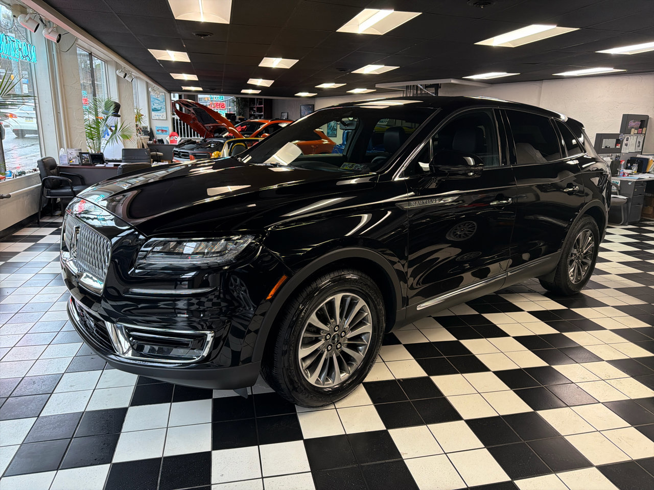 Used 2020 Lincoln Nautilus Reserve image 1