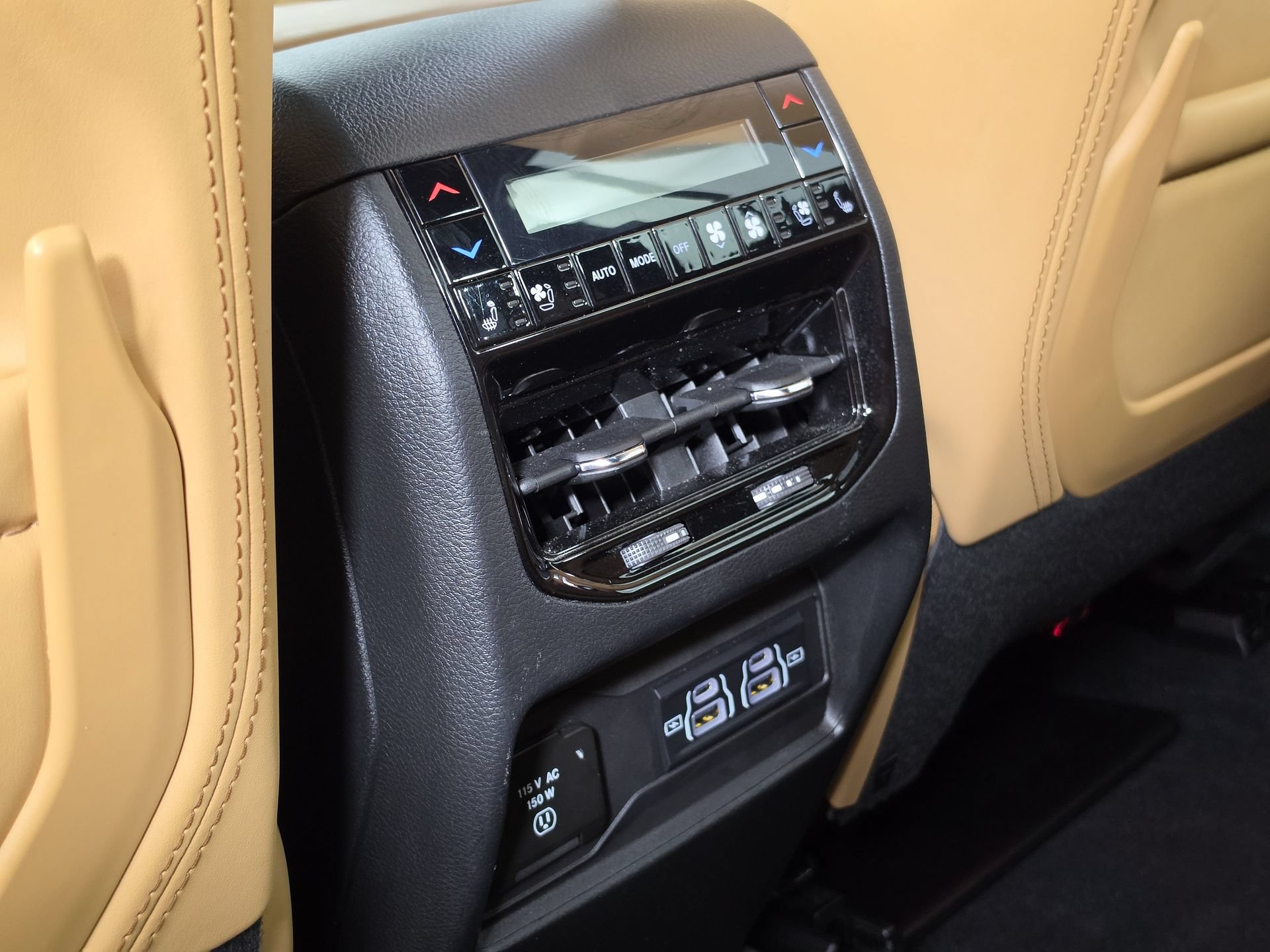 Used 2024 Jeep Grand Cherokee Summit AWD/4WD image 32
