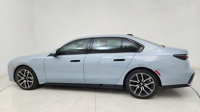 Used 2025 BMW 740i xDrive w/ Premium Package image 4