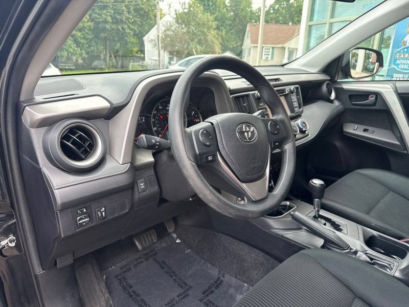 Used 2016 Toyota RAV4 LE AWD/4WD image 10