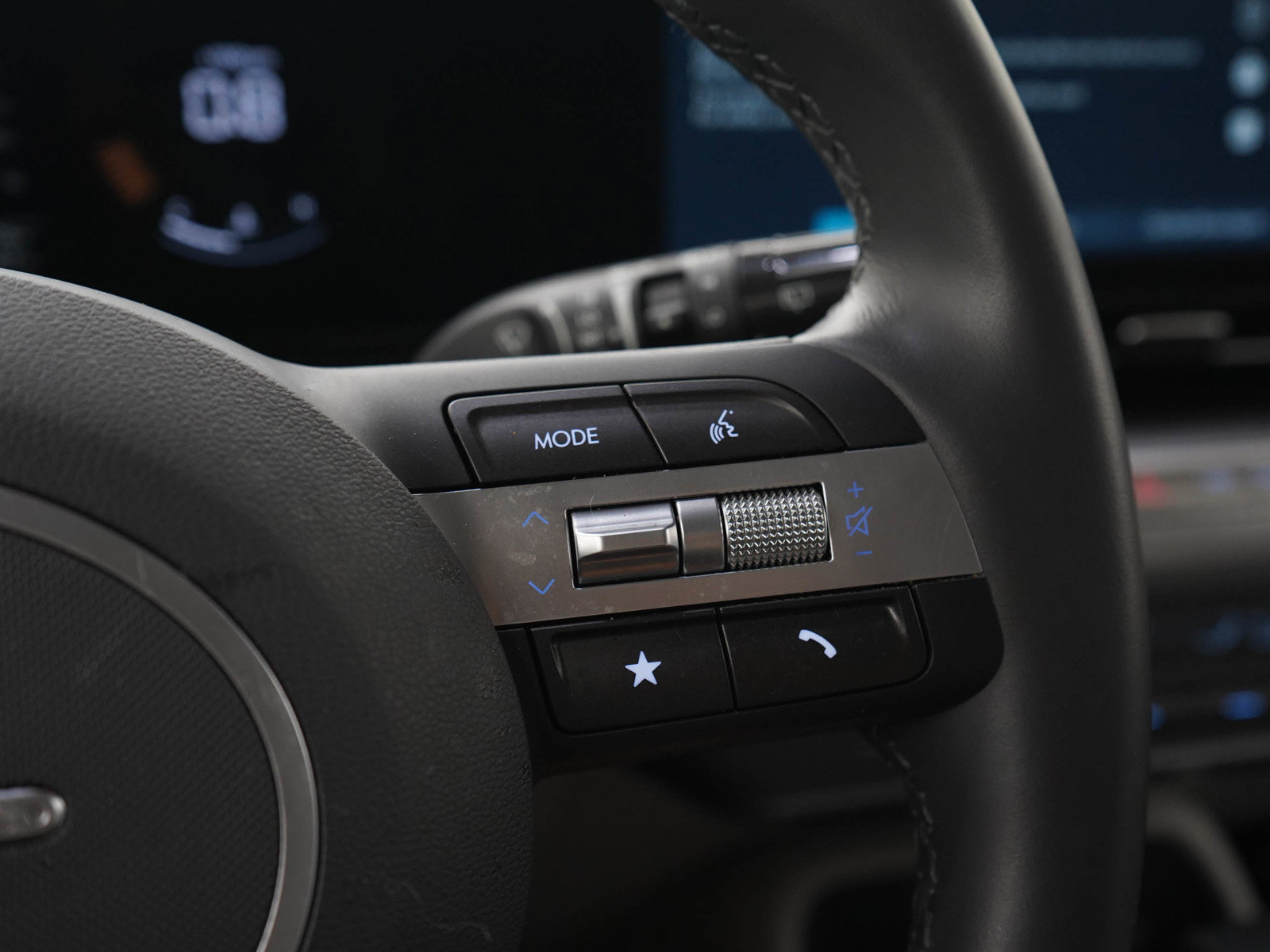 Certified 2024 Hyundai Kona SEL AWD/4WD image 20