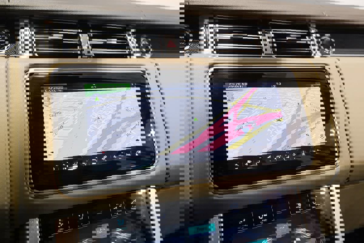 Used 2020 Land Rover Range Rover HSE AWD/4WD image 24