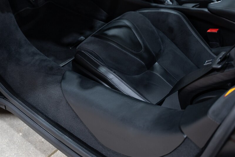 Used 2018 McLaren 720S Performance RWD image 23