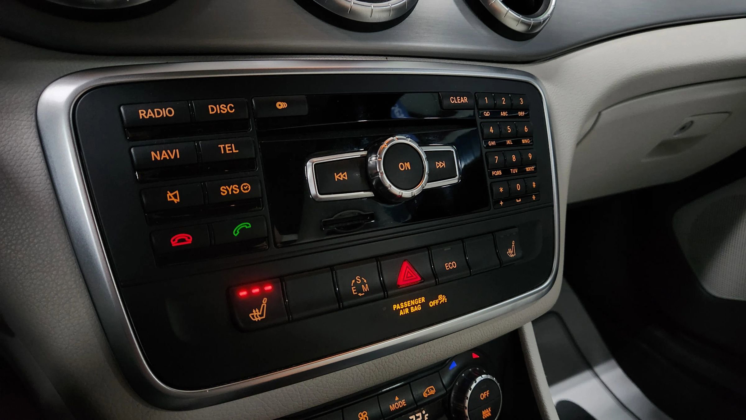 Used 2014 Mercedes-Benz CLA 250 4MATIC image 32