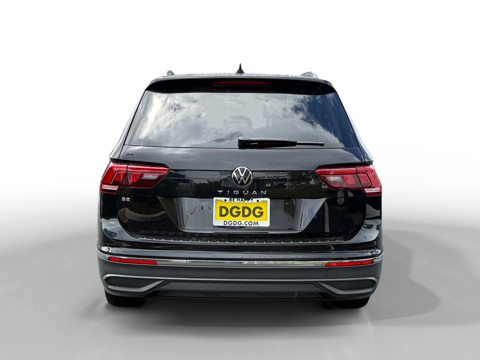 Certified 2023 Volkswagen Tiguan SE w/ Panoramic Sunroof Package image 4