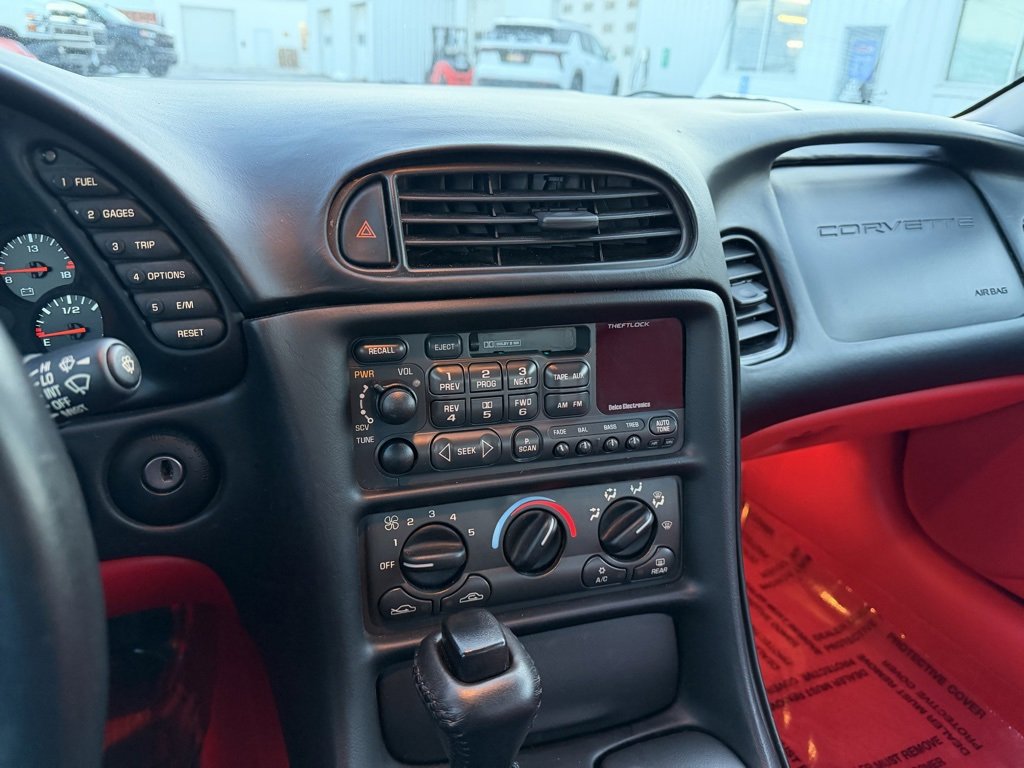 Used 2000 Chevrolet Corvette Coupe image 23