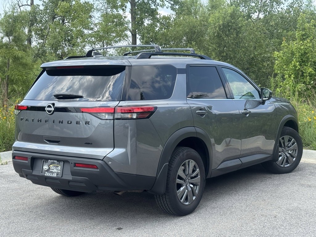 Certified 2025 Nissan Pathfinder SV w/ Black Appearance Package image 6