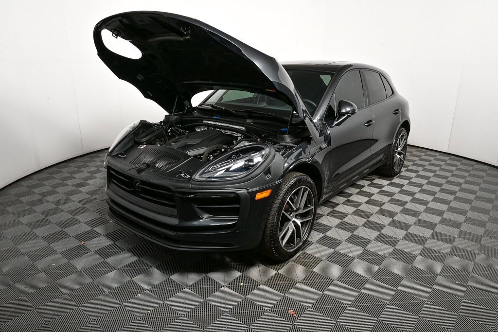 Certified 2025 Porsche Macan image 34