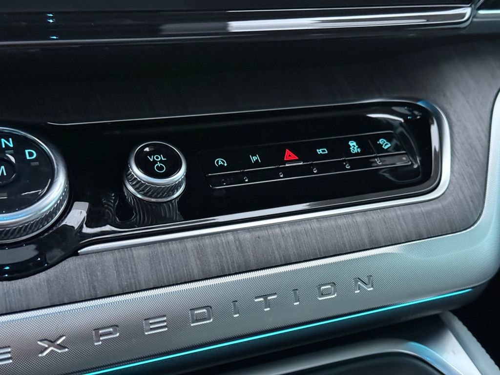 Certified 2025 Ford Expedition Max Platinum w/ Platinum Ultimate Package image 24